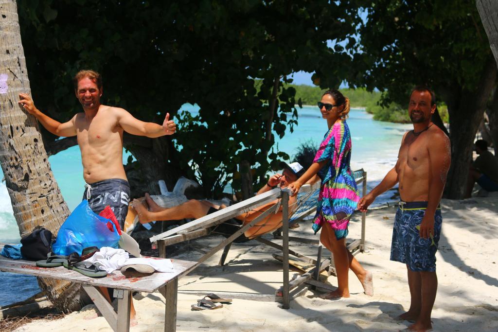 Natural Surf House Hostel Himmafushi Exterior foto