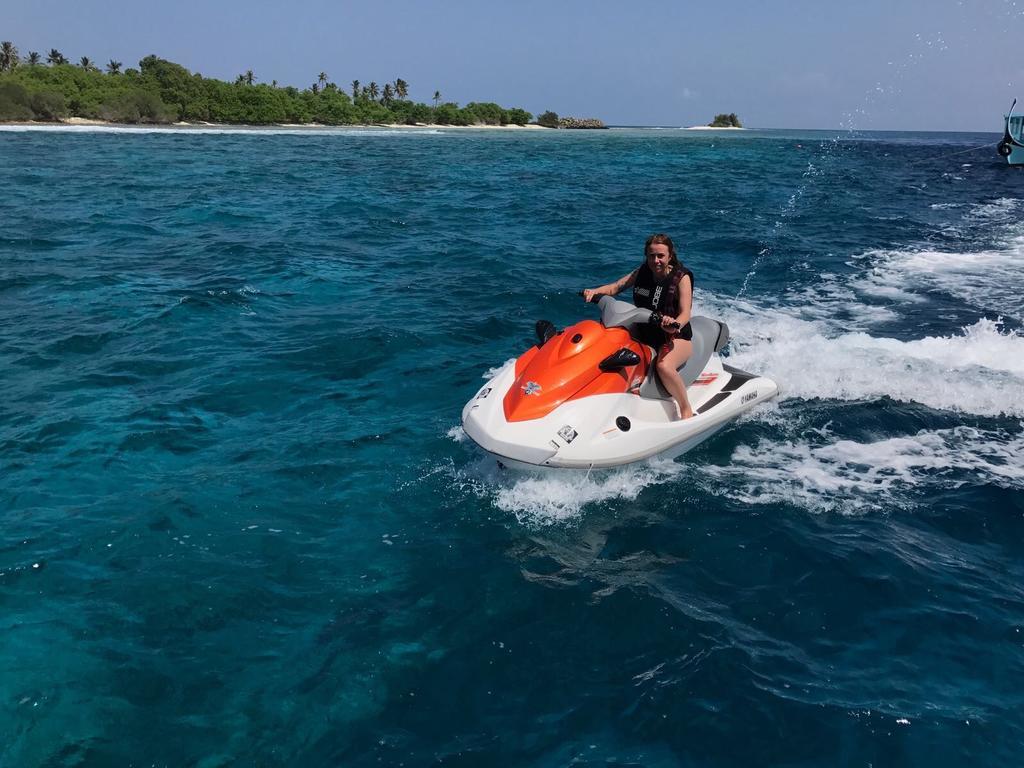Natural Surf House Hostel Himmafushi Exterior foto